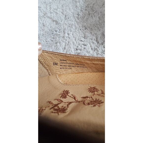 Sofft Heels Womens 8M Classic Slip On Kiltie Pumps Brown Leather Kitten Heels - Picture 6 of 6